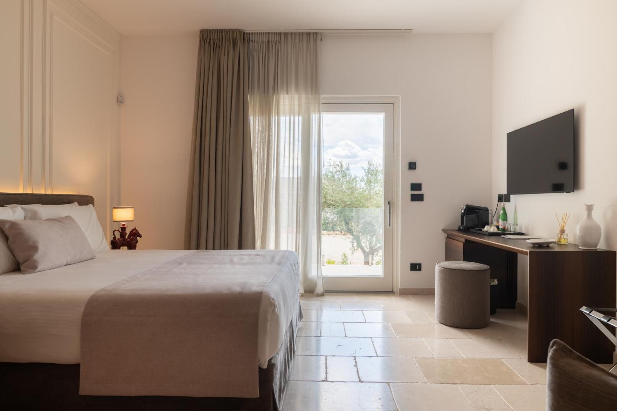 Essenza Relais Contemporaneo Bed & Breakfast Cisternino Exterior photo